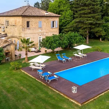 Rustica 8, Emma Villa