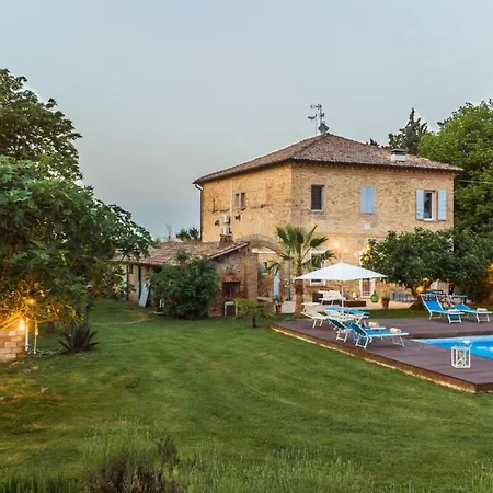 Rustica 8, Emma Villa